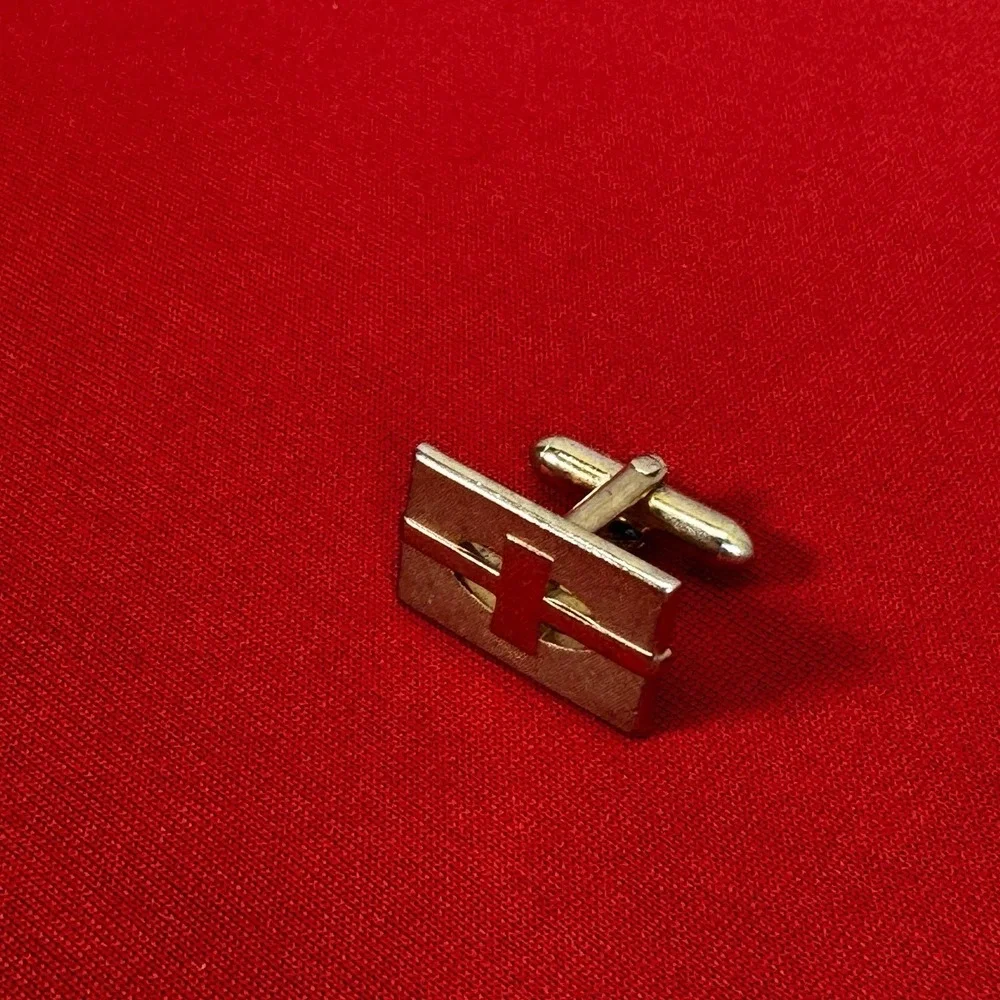 Vintage Gold Tone Swank Single Cufflink‎ Raised Cross